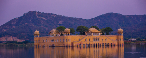 Jaipur To Delhi Taxi Service